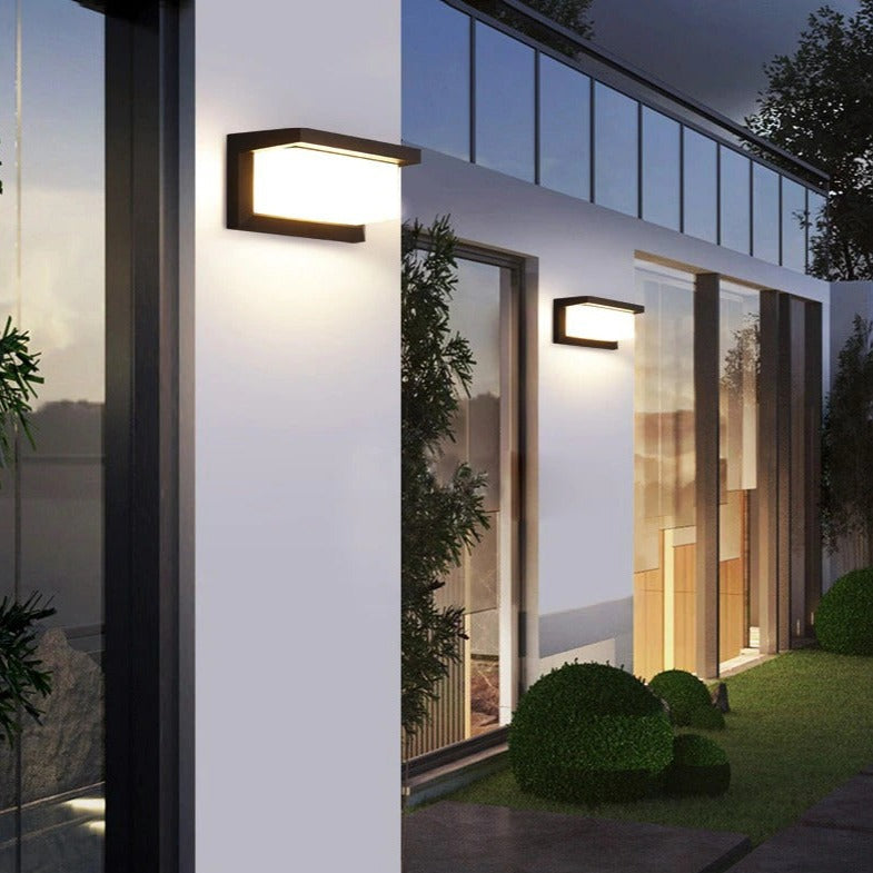 Horizontal LED Outdoor Lamp |