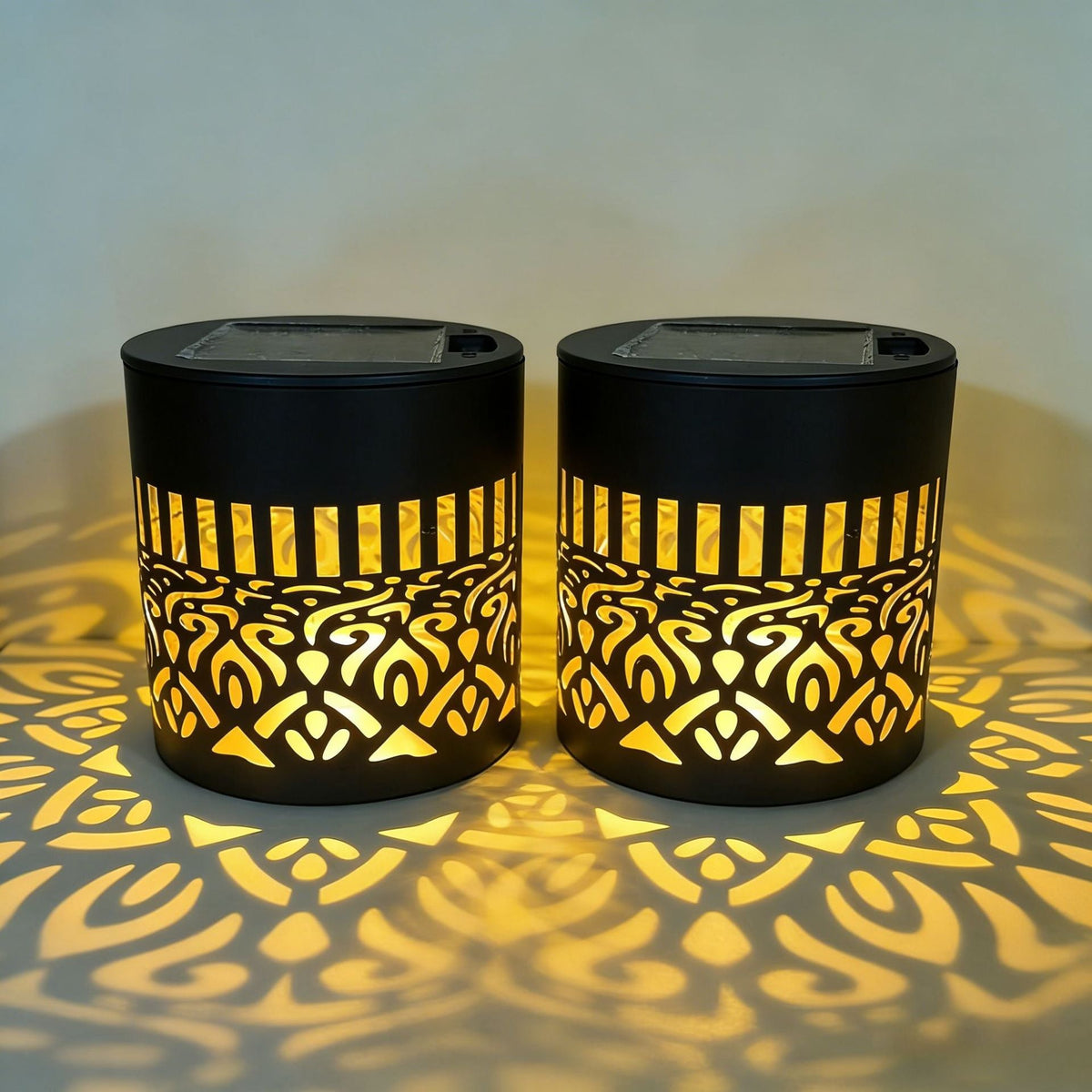 Solar Projection Garden Light With Decorative Floral Pattern And Dusk-To-Dawn Sensor