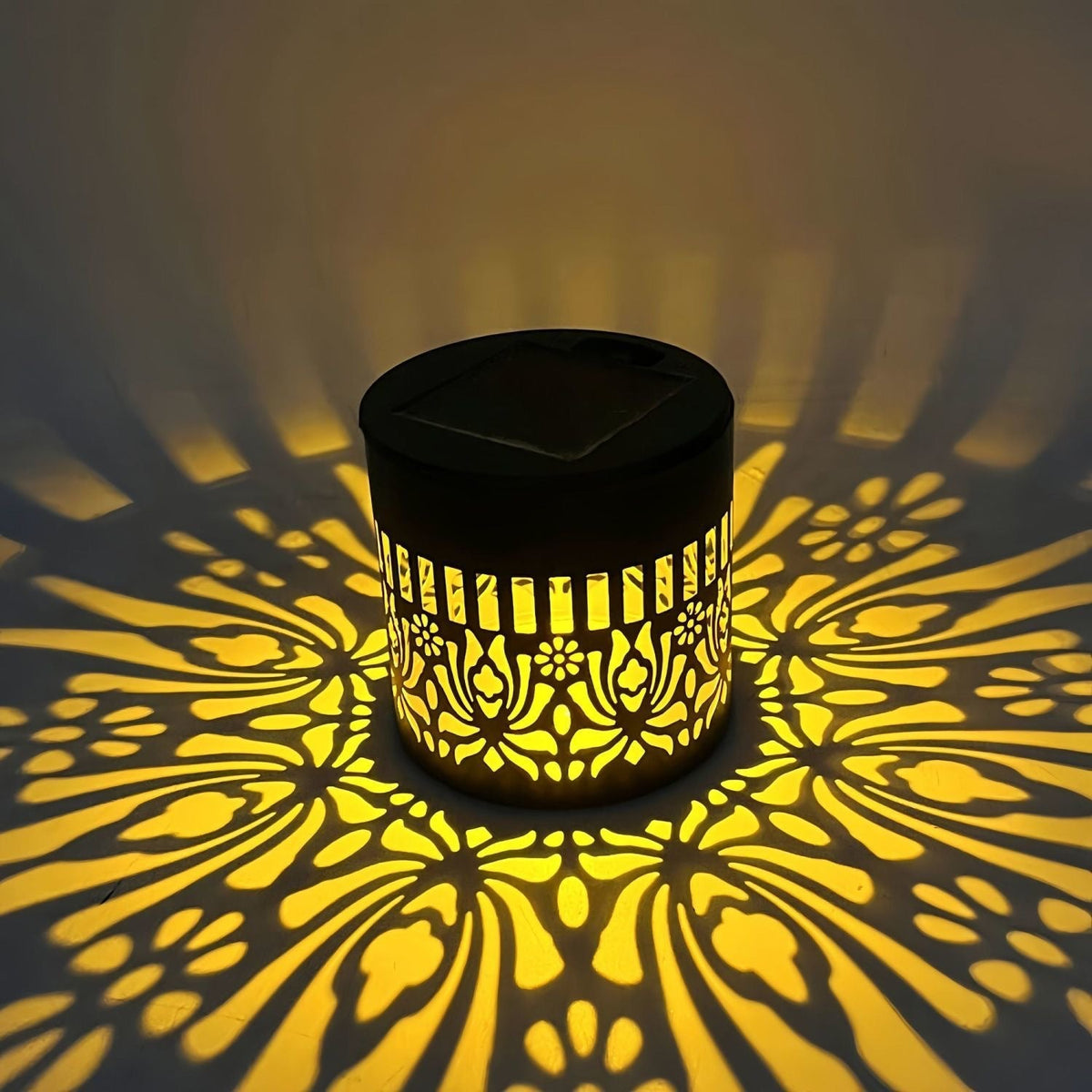 Solar Projection Garden Light With Decorative Floral Pattern And Dusk-To-Dawn Sensor