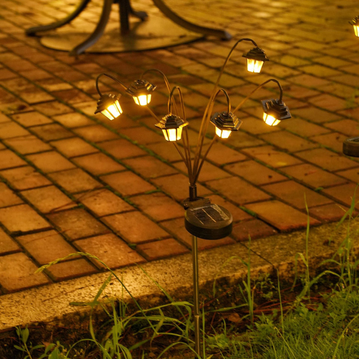 Outdoor Solar Lantern Pathway Stake Lights with Multi-Head Vintage Lamp Design