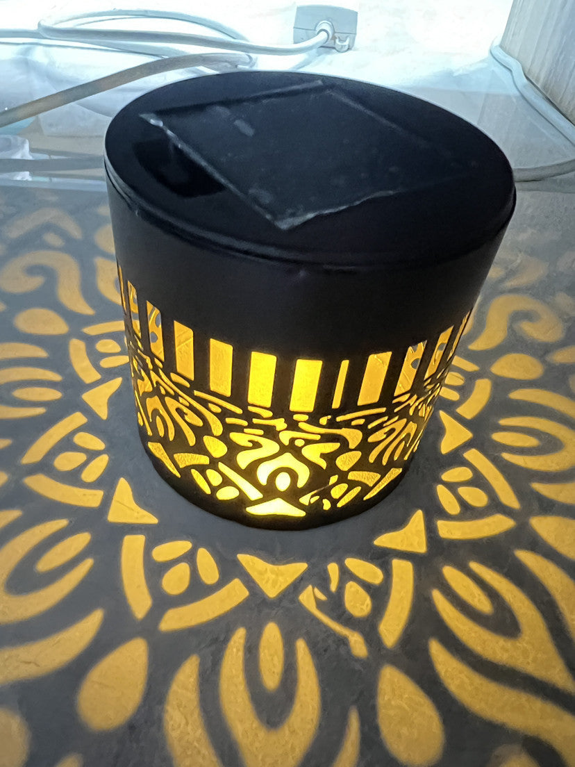 Solar Projection Garden Light With Decorative Floral Pattern And Dusk-To-Dawn Sensor