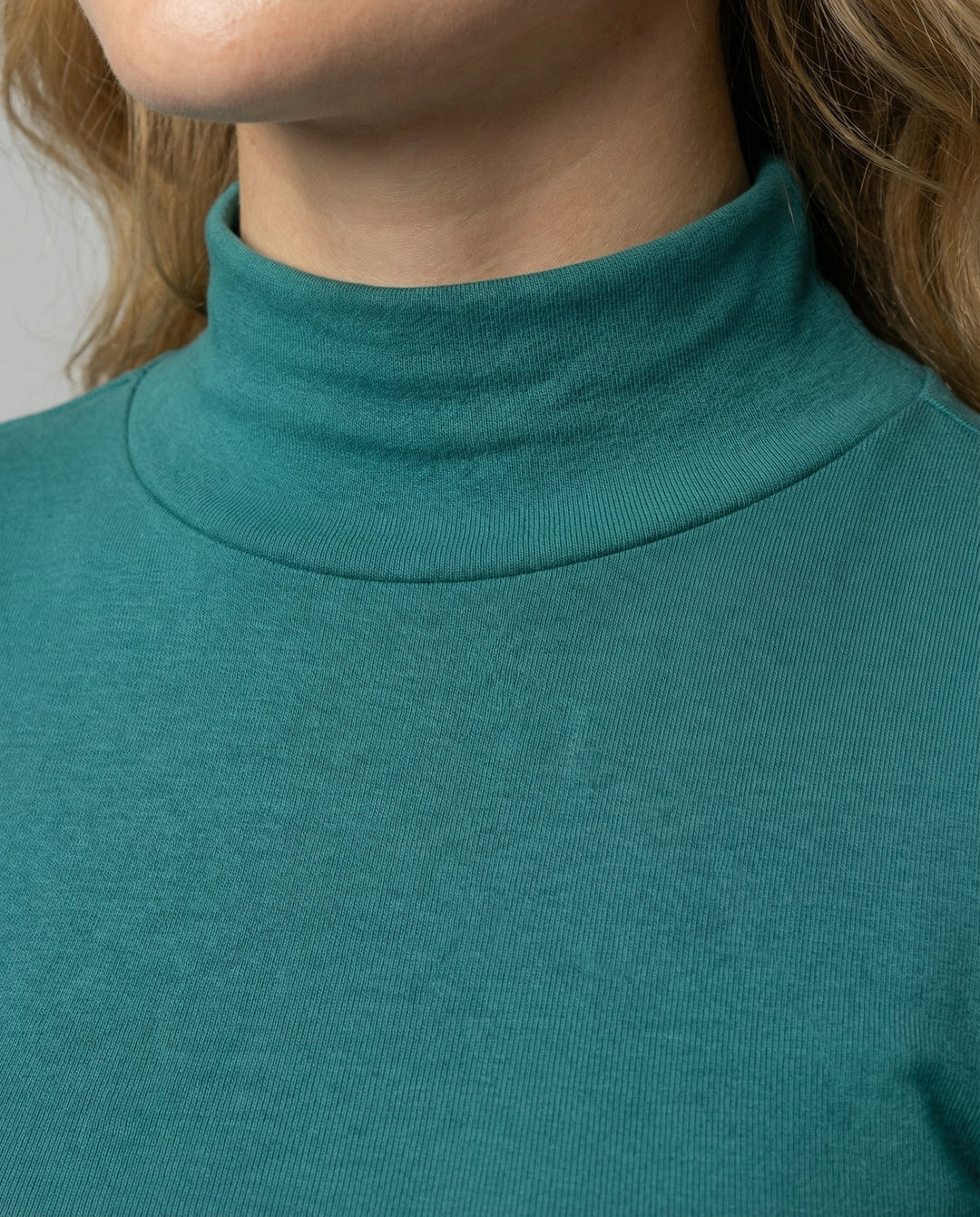 Fine knit seamless turtleneck sweater women