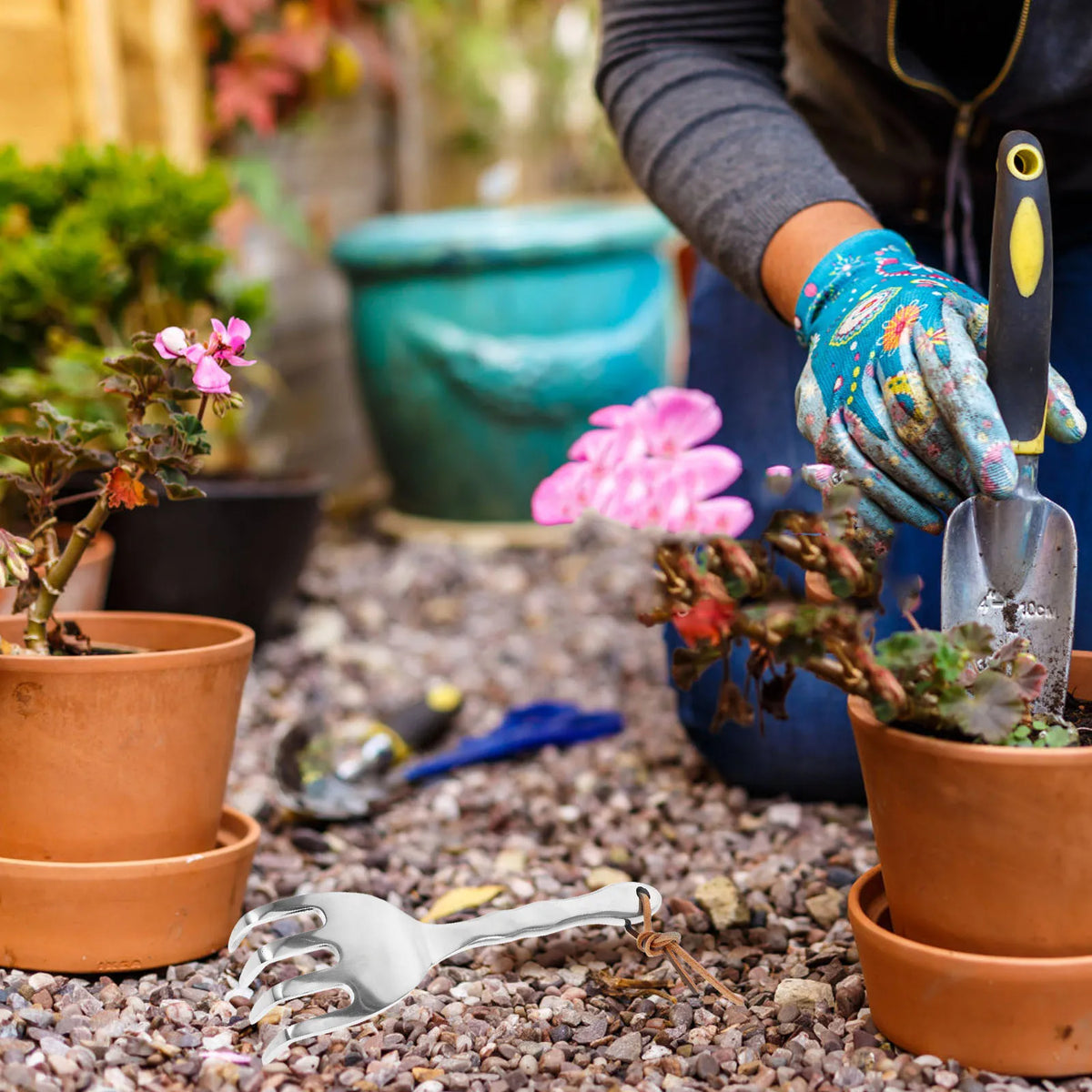 Happy Growers | Floravix Mini Garden Hand Rake | Lightweight & Durable | For Weeding, Digging & Soil Loosening | 20.5 cm Length