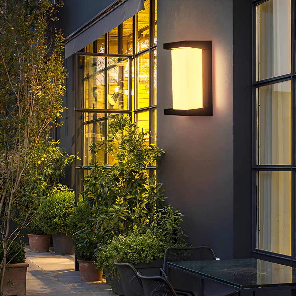 Smart Outdoor Wall Lamp with Motion Sensor – LED Lighting for Security and Atmosphere |
