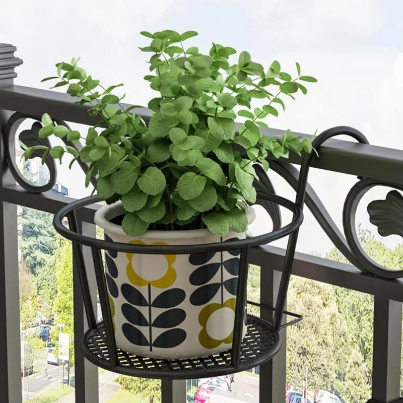 Happy Growers | Transform your balcony - Hanging plants - Botanical getaway