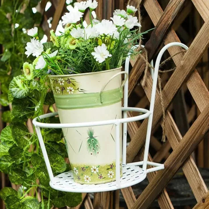 Happy Growers | Transform your balcony - Hanging plants - Botanical getaway